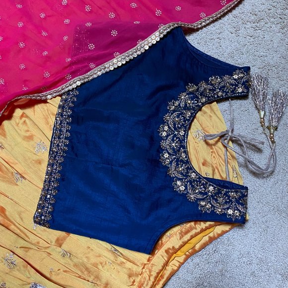 Lehnga choli - Picture 3 of 4
